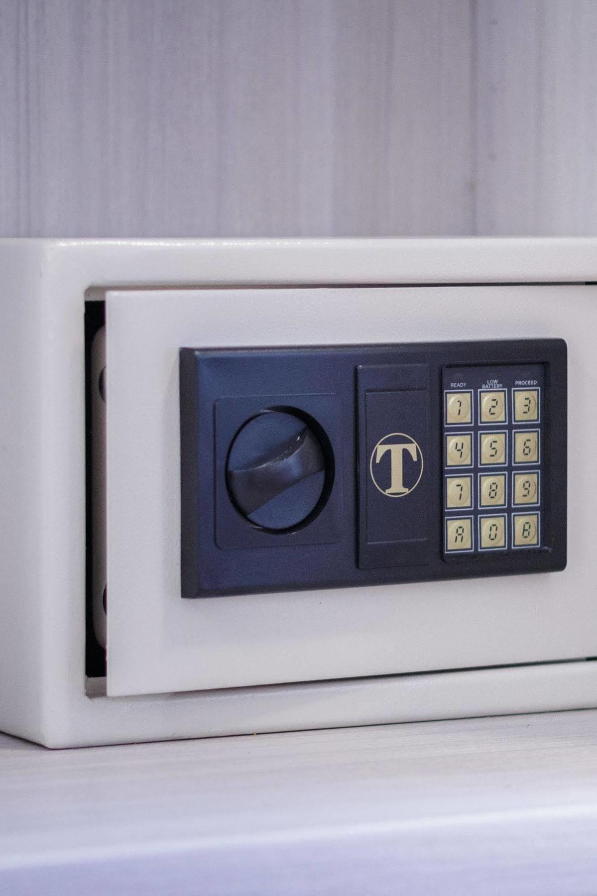 Twelve Hotel Μονκαλιέρι Δωμάτιο φωτογραφία