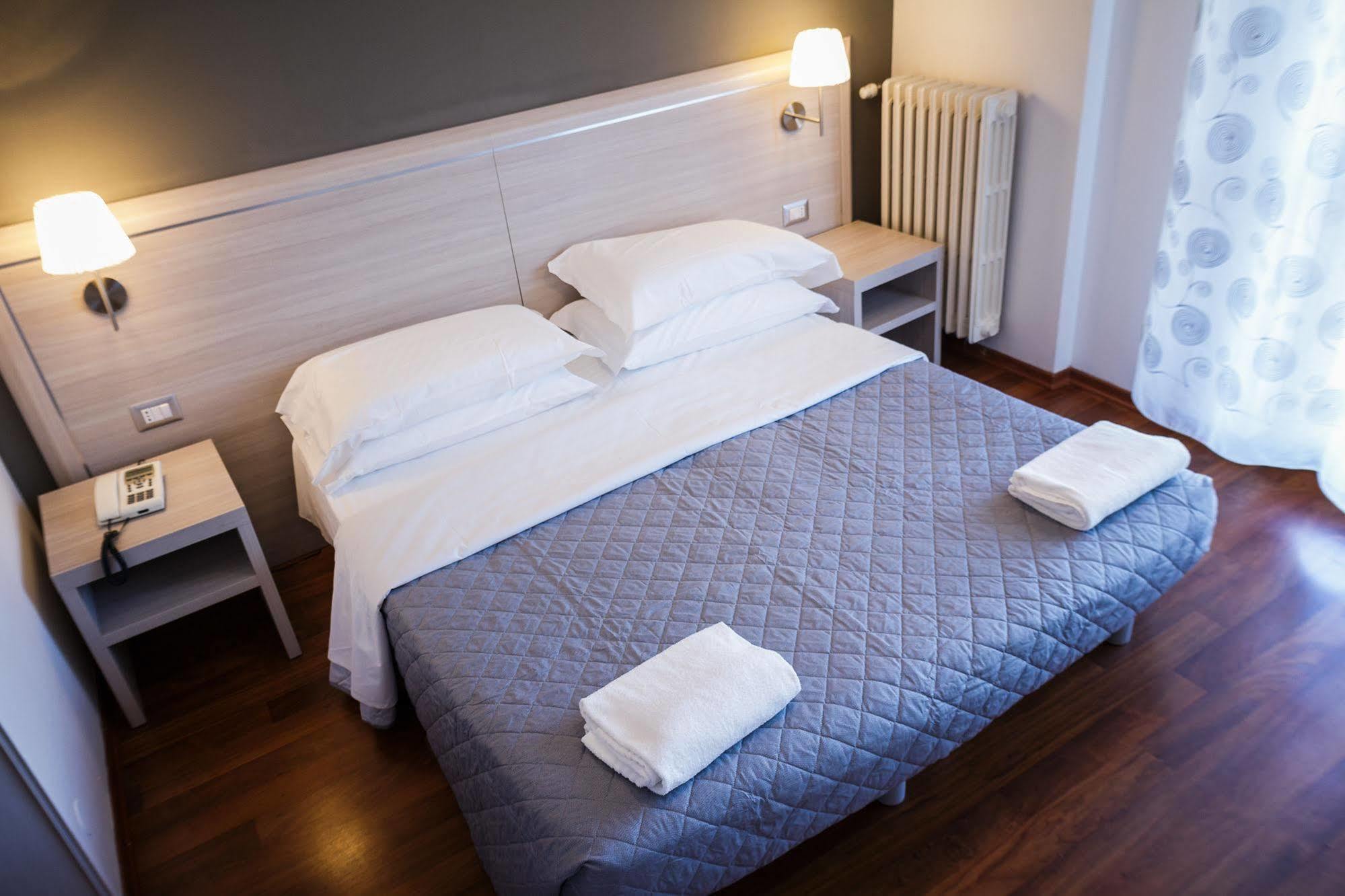 Twelve Hotel Μονκαλιέρι Δωμάτιο φωτογραφία
