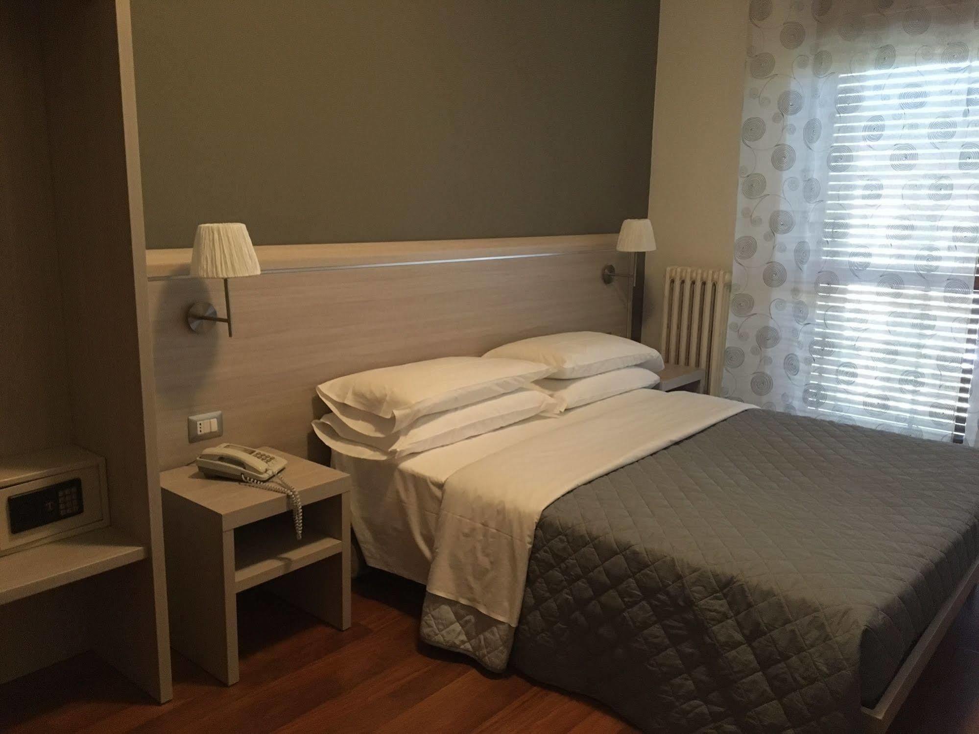 Twelve Hotel Μονκαλιέρι Εξωτερικό φωτογραφία
