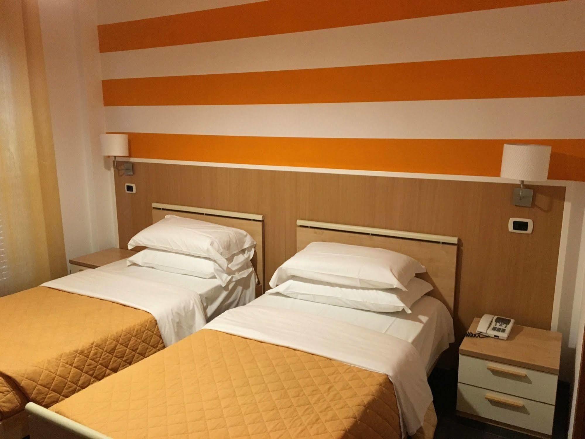 Twelve Hotel Μονκαλιέρι Δωμάτιο φωτογραφία