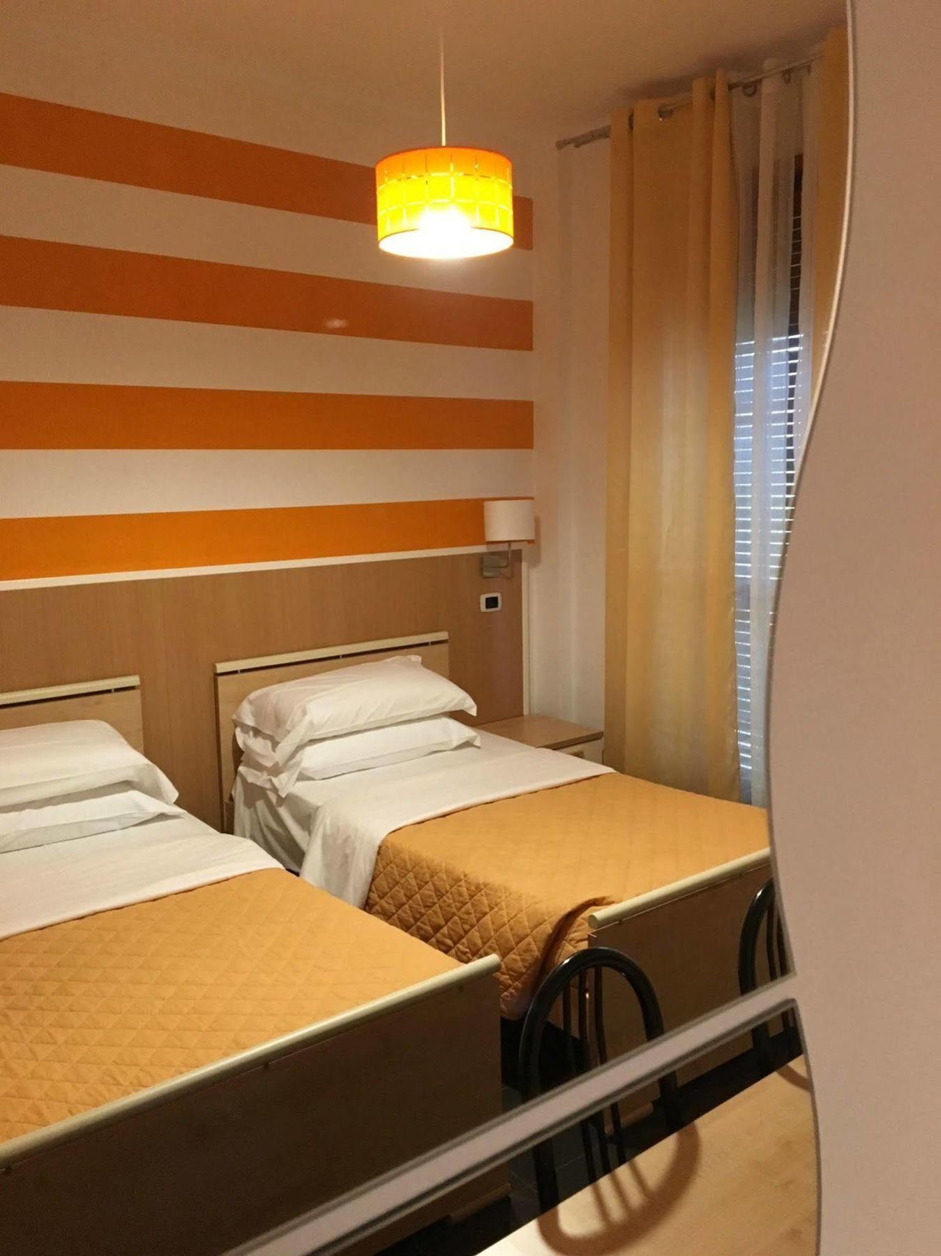 Twelve Hotel Μονκαλιέρι Δωμάτιο φωτογραφία